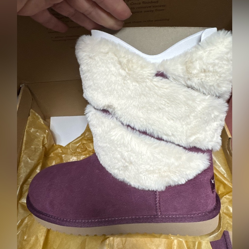 NIB Koolaburra Women's Plum and Cream Winter Boots